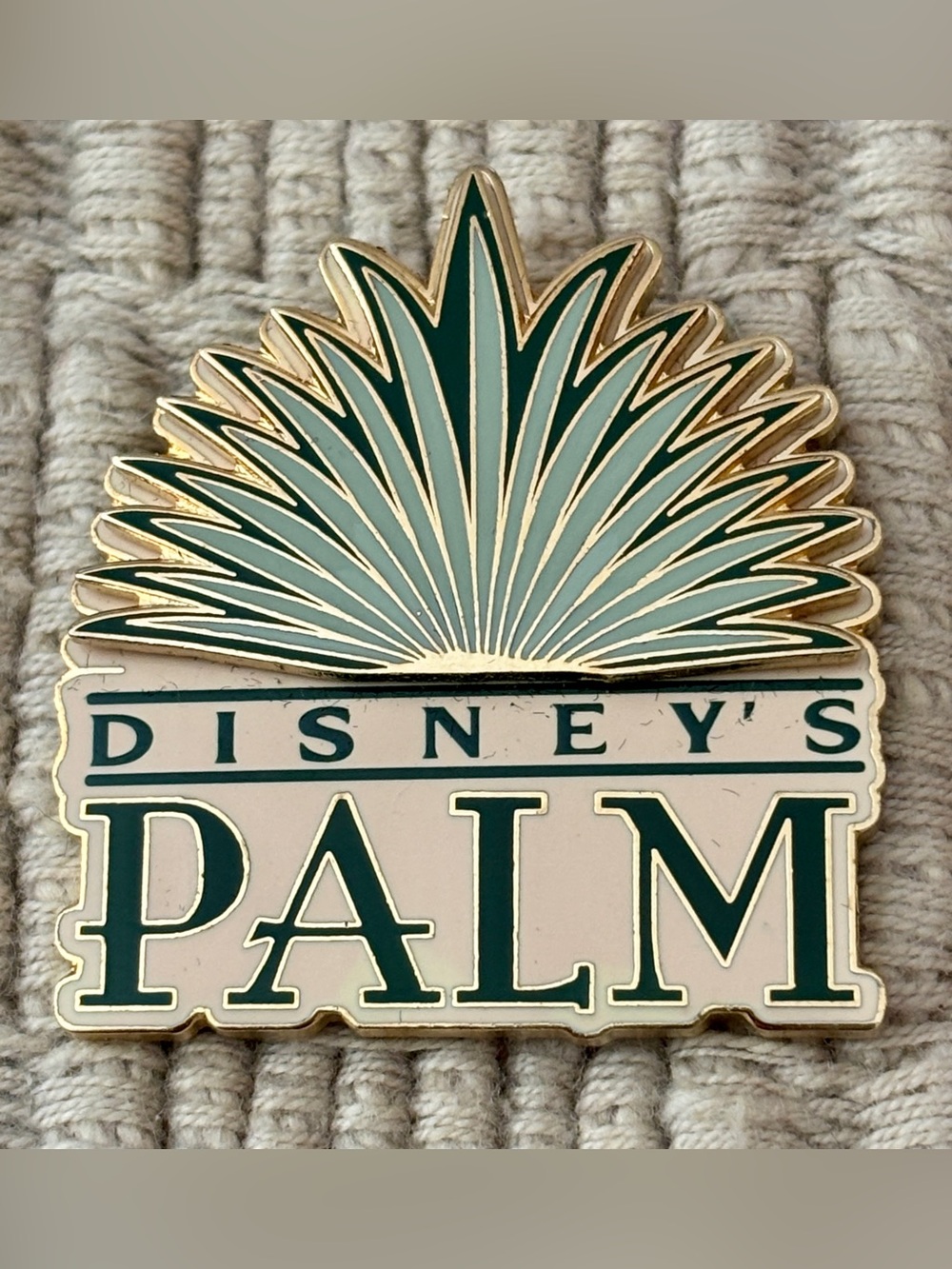 DISNEY 2001 *Rare* Palm Golf Course Collection Logo Pin